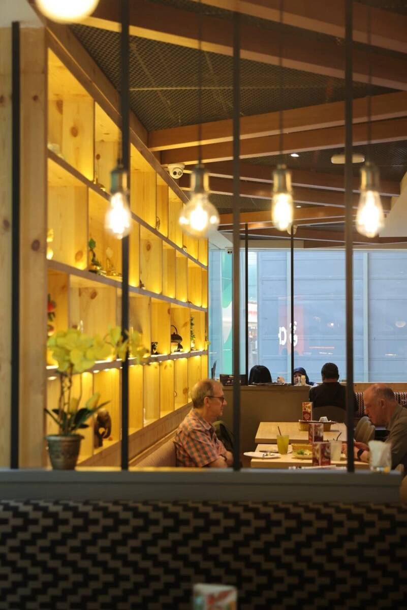 Central Thai restaurant ambiance